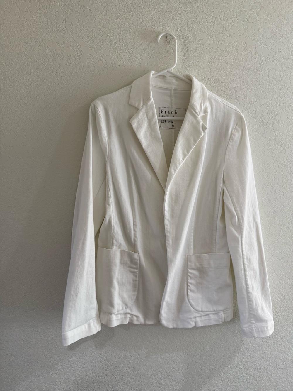 Frank & Eileen White Lightweight Notched-Lapel Blazer